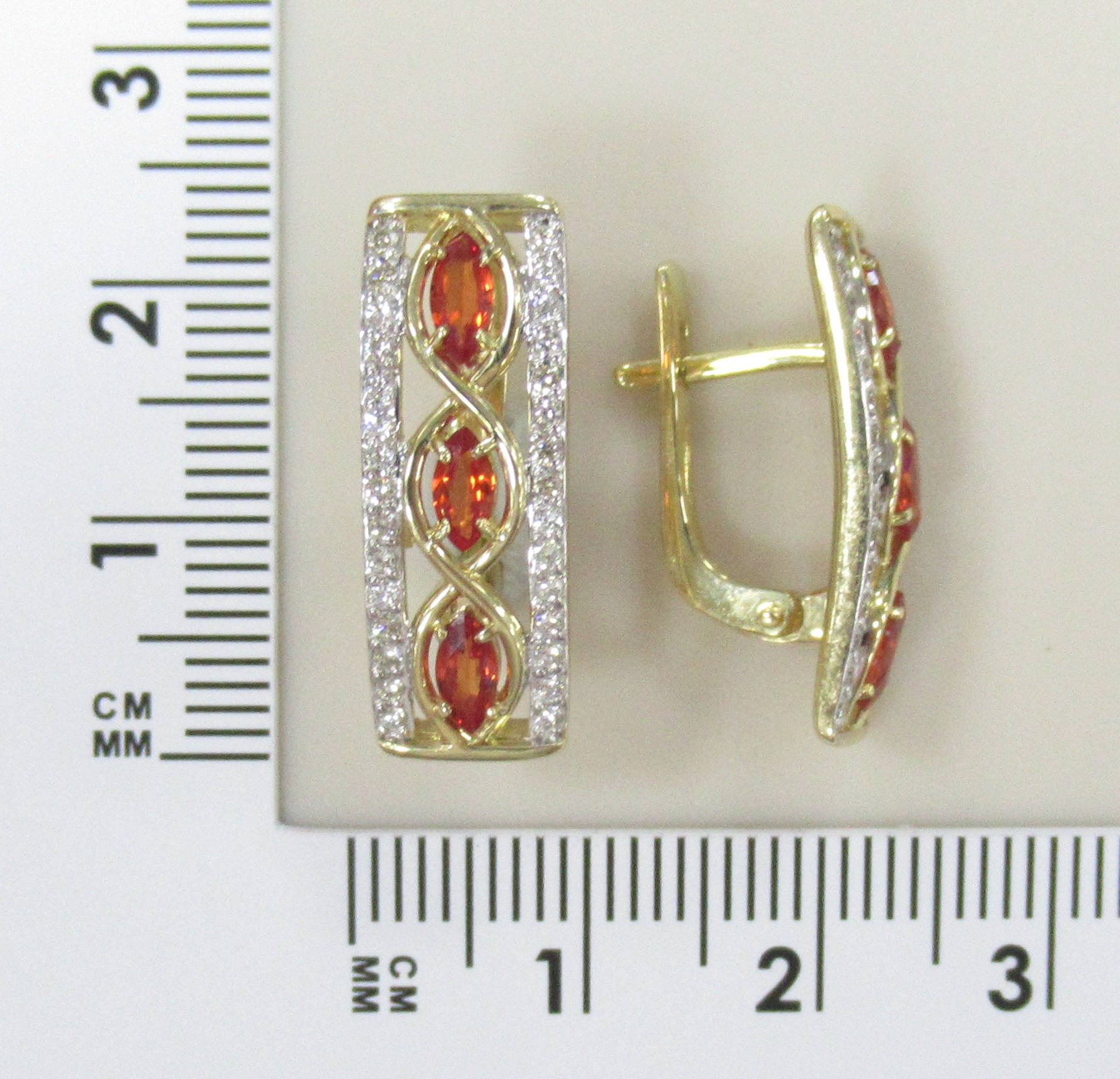 Серьги из желтого золота с оранжевыми сапфирами